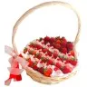 Корзина с сочной клубникой и конфетками Raffaello