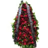 Похоронный венок из живых роз и гвоздик с траурной лентой